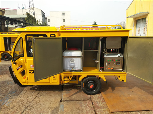 移動(dòng)蒸汽洗車(chē)機(jī)內(nèi)部配置展示 移動(dòng)蒸汽洗車(chē)機(jī)內(nèi)部配置展示